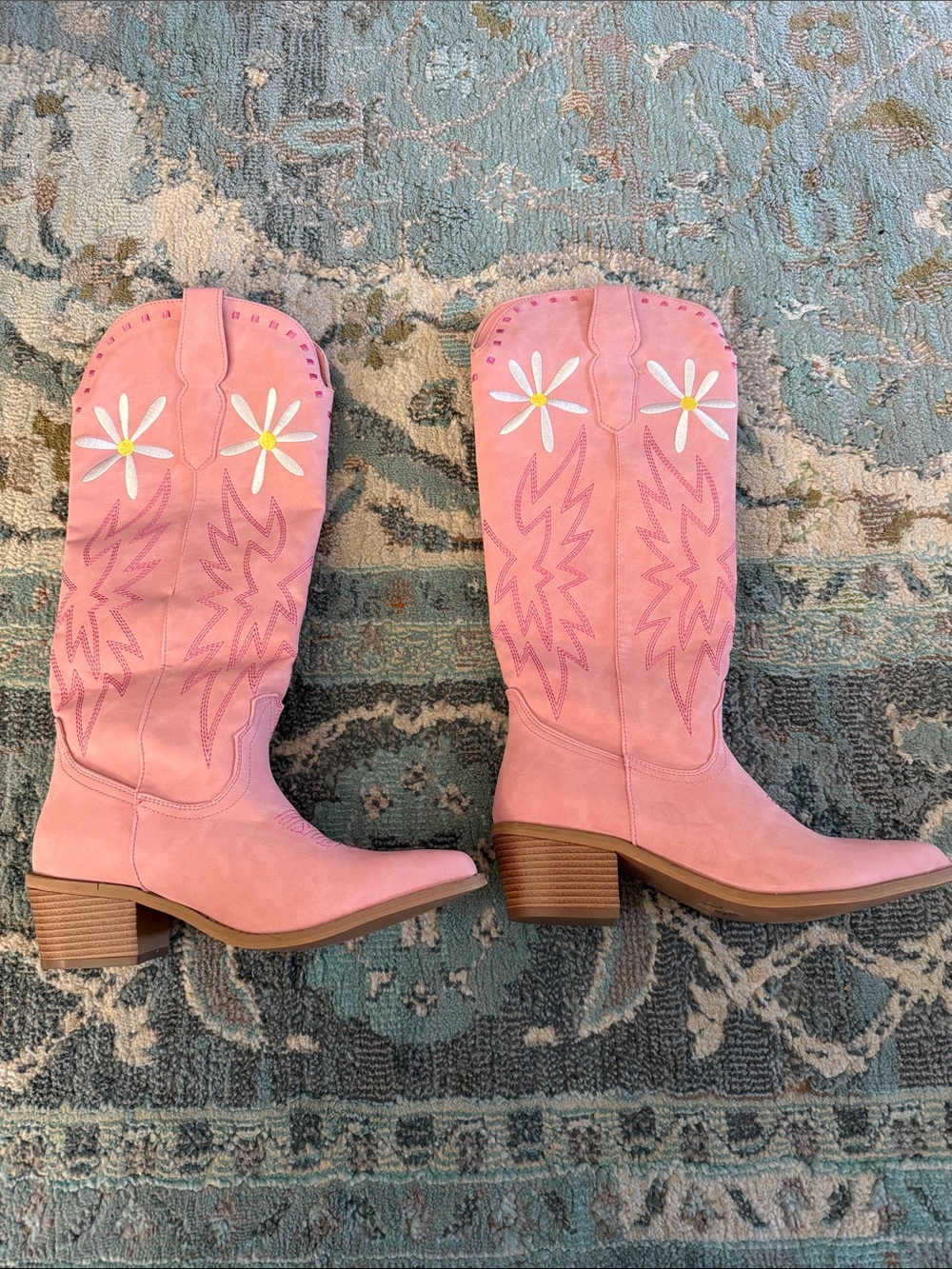 NWOT Pink Daisy Embroidered Western Boots for Women